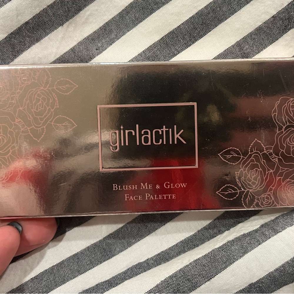 Girlactik Blush Me & Glow Face Palette - Silver